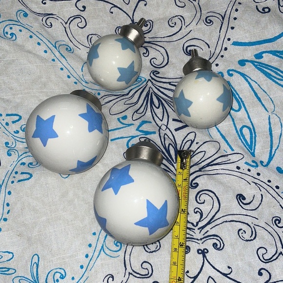 Pottery barn kids star finial- lot of 4-two large and 2 small. Like new - Picture 2 of 4